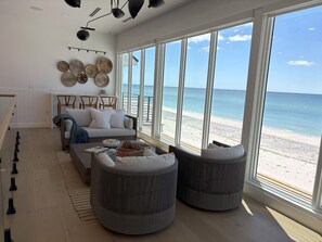 Interior - `Dreamy Beachfront Getaway !` (Placida)