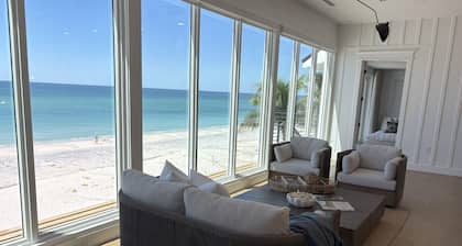 `Dreamy Beachfront Getaway !`