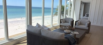 `Dreamy Beachfront Getaway !`
