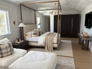 5 bedrooms, desk, WiFi