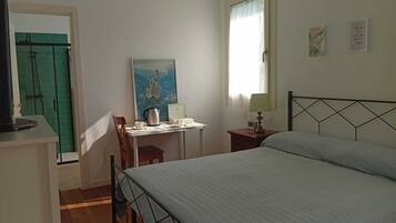 1 Schlafzimmer, Zimmersafe, Schreibtisch, kostenloses WLAN