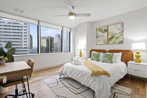 1 bedroom, desk, iron/ironing board, WiFi - 2BA|2BR Cozy & Comfort in Downtown Dallas (Dallas)