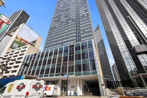 Exterior - 2BA|2BR Cozy & Comfort in Downtown Dallas (Dallas)