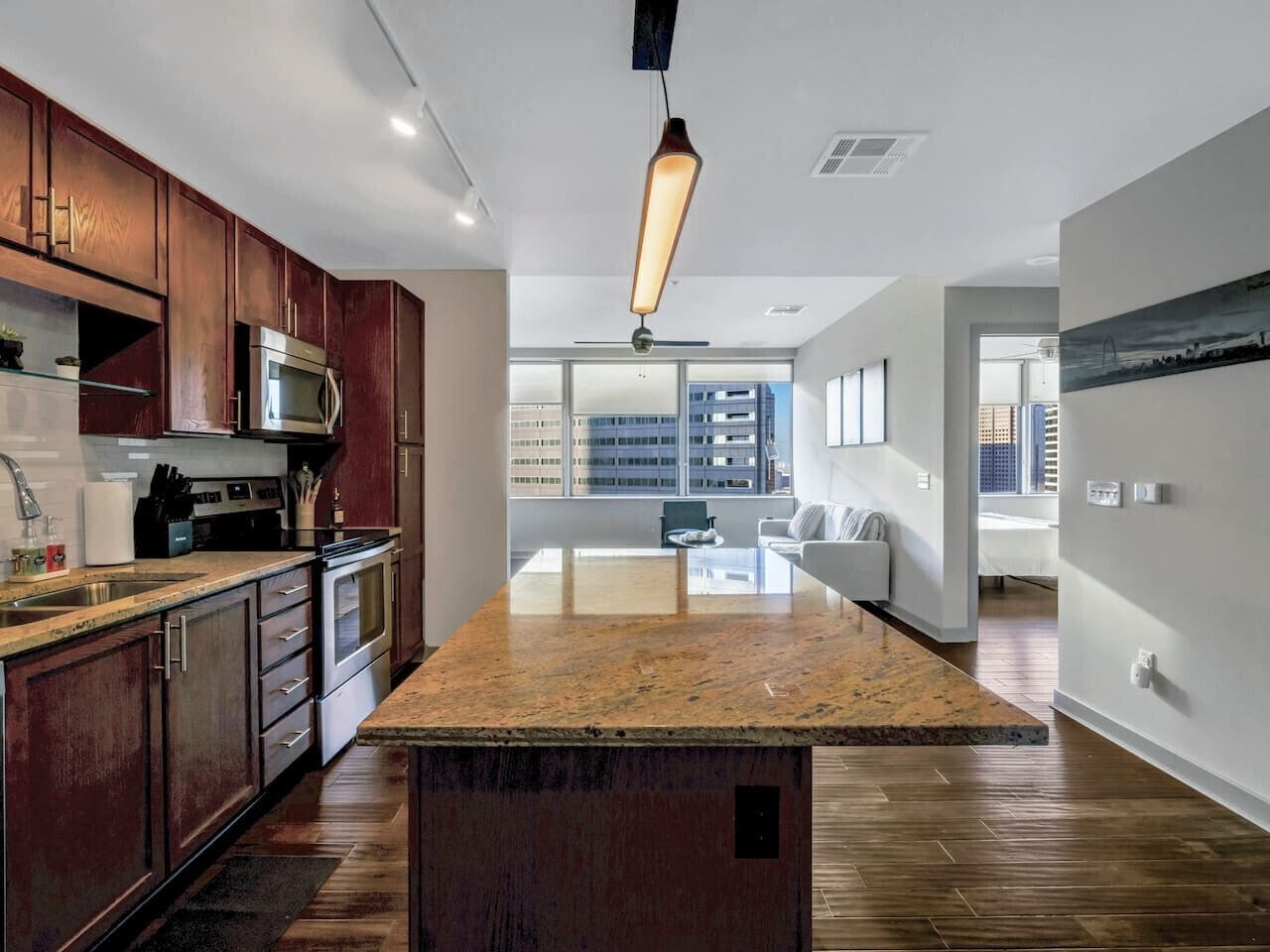 Refrigerador, microondas, horno y parrilla de estufa 