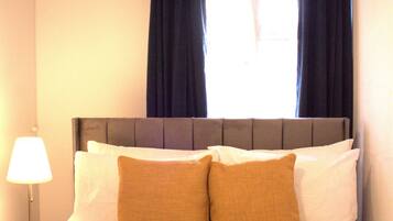 4 bedrooms, iron/ironing board, WiFi, bed sheets