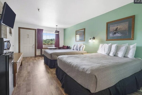 WiFi, bed sheets - New Listing <0.5 mile SDC + Free Shuttle + Pets OK (Branson)