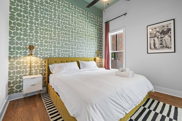 2 bedrooms, iron/ironing board, WiFi, bed sheets