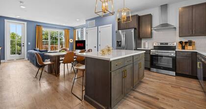 Family-Friendly 3BR Townhouse | GameRoom & Balcony