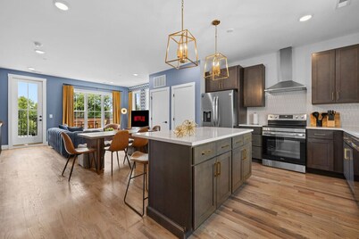 Family-Friendly 3BR Townhouse | GameRoom & Balcony