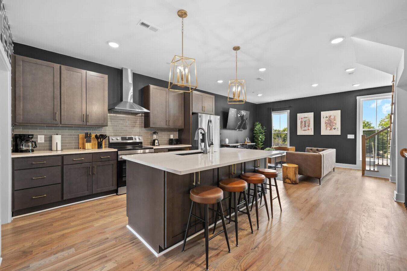 Kylskåp, mikrovågsugn, ugn och spishäll