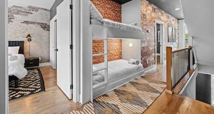 Bachelor’s Dream Pad - 4BR w/ Game Room & Rooftop!