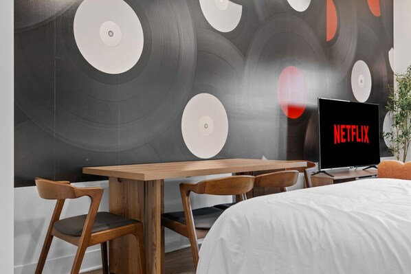 WiFi, bed sheets
