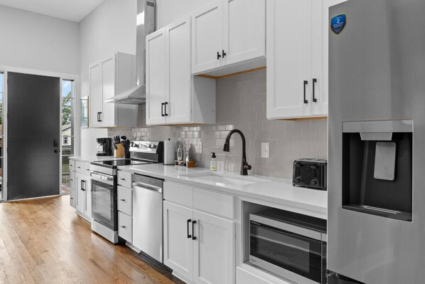 Fridge, microwave, oven, stovetop