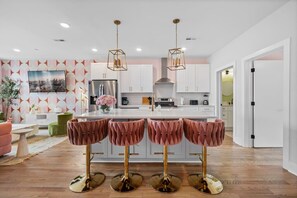 Fridge, microwave, oven, stovetop - 4BR Spacious Getaway | 12 Guests | Rooftop Lounge (Nashville)