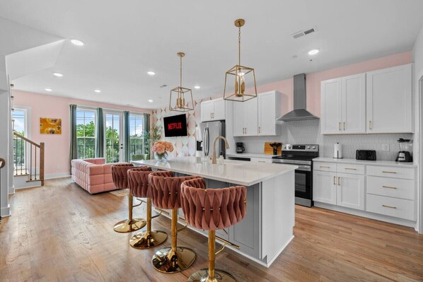 Fridge, microwave, oven, stovetop - 4BR Spacious Getaway | 12 Guests | Rooftop Lounge (Nashville)