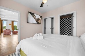 Iron/ironing board, WiFi, bed sheets