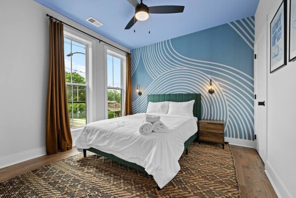 Desk, iron/ironing board, WiFi, bed sheets