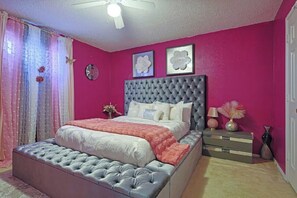 4 bedrooms, in-room safe, desk, iron/ironing board