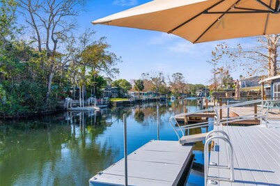 Wet Feet Retreat Waterfront-Manatees, Kayaks, SUPs