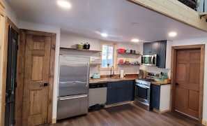 Private kitchen - Riverside Cottage Retreat sleeps 4 with hot tub, sauna and wifi (Deming)