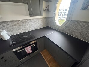 Micro-ondes, four, plaque de cuisson, lave-vaisselle