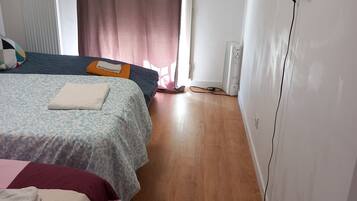 3 chambres, fer et planche à repasser, Wi-Fi, draps fournis