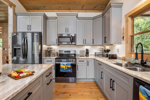 Mikrowelle, Ofen, Herdplatte, Geschirrspüler