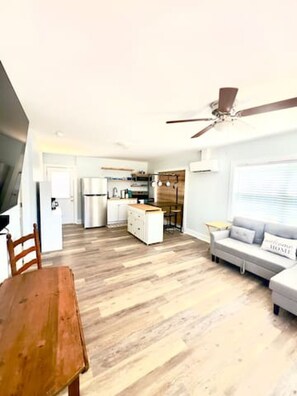Smart TV - Laguna Beach Bungalow|Sleeps4|Patio|Steps to the sand! (Panama City Beach)
