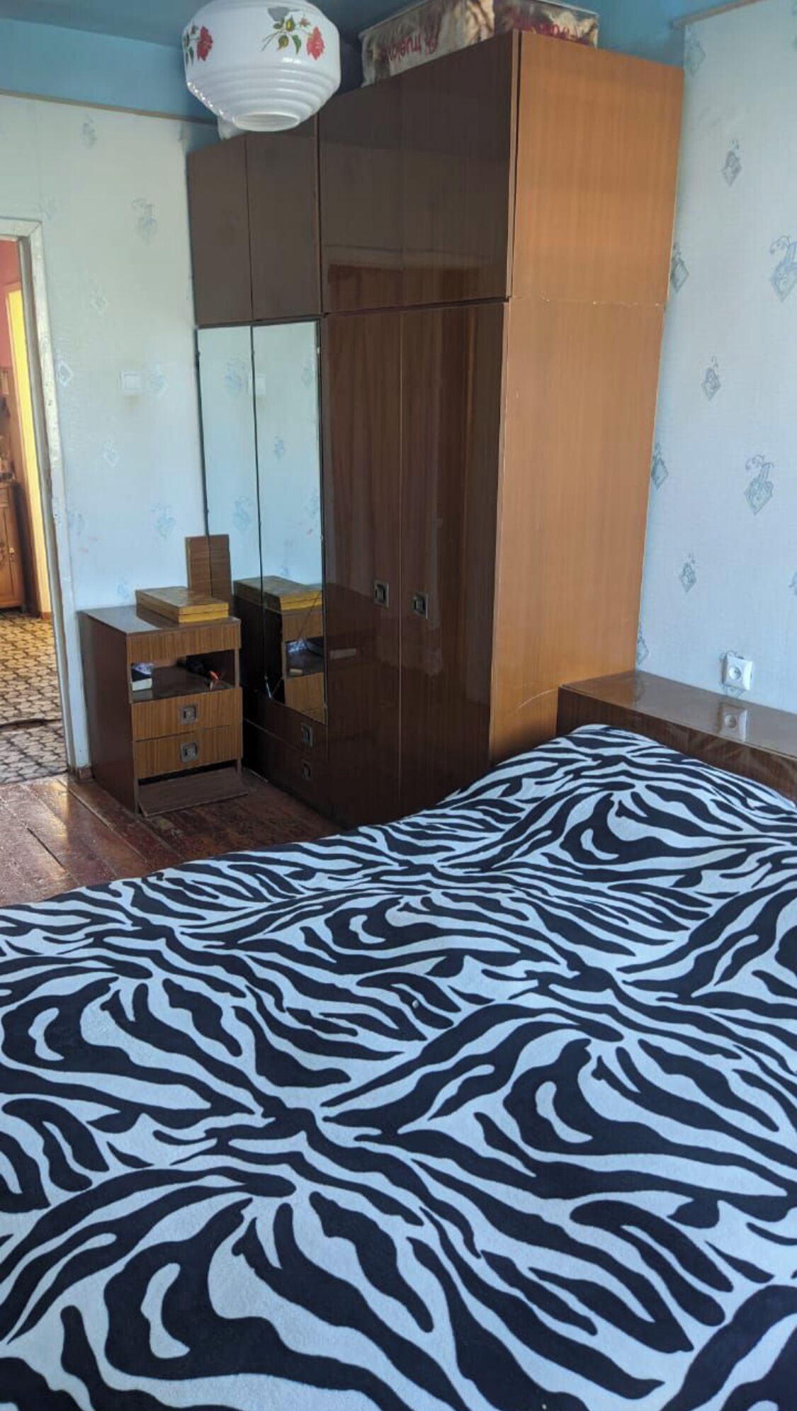 2 間睡房、熨斗/熨衫板