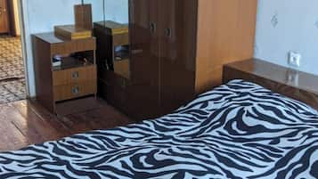 2 Schlafzimmer, Bügeleisen/Bügelbrett