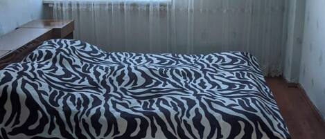 2 bedrooms, iron/ironing board