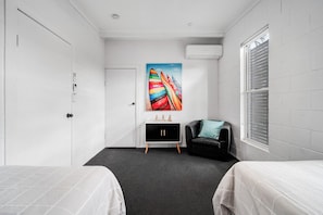 2 soverom, strykejern/-brett, internettilgang og sengetøy