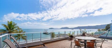 Basic Apartment | Outdoor dining