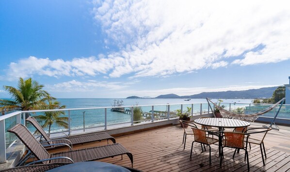 Basic Apartment | Outdoor dining