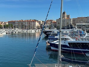 Marina - Right in the town center, 5m from the beach on foot and 2m from the SNCF train station (Saint-Raphaël)