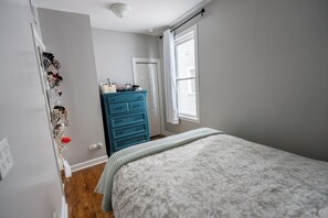 3 bedrooms, desk, travel cot, free WiFi