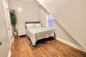 3 bedrooms, desk, travel crib, free WiFi