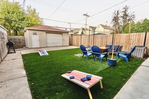 Outdoor dining - Cozy 3BR Apt w/ Park Views, Backyard, & BBQ! (Chicago)