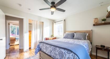 Cozy Lake Stevens Cottage