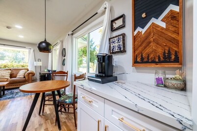 Cozy Lake Stevens Cottage