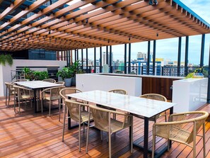 Apartment | Outdoor dining