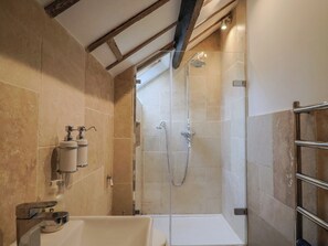 Shower, hair dryer - The Well House (Lyme Regis)