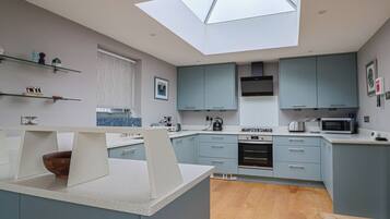 Rentaplats i utensilis de cuina, vaixella i coberteria