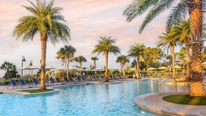 Pool - Stunning 2 Bedroom Partial Ocean View Suite- Ocean Oak Resort by Hilton (Hilton Head Island)