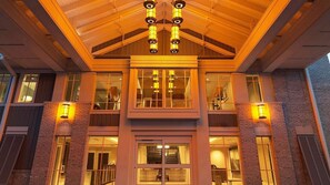 Exterior detail - Stunning 2 Bedroom Partial Ocean View Suite- Ocean Oak Resort by Hilton (Hilton Head Island)