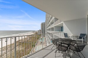 Outdoor dining - Lighthouse 603, Aqua Vista - Beautiful Beachfront Gulf Shores Condo. (Gulf Shores)