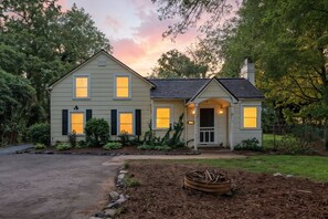 Exterior - Charming Ardmore Bungalow I 2BR + Bonus Room I 2 Bath I Spacious Yard (Winston-Salem)