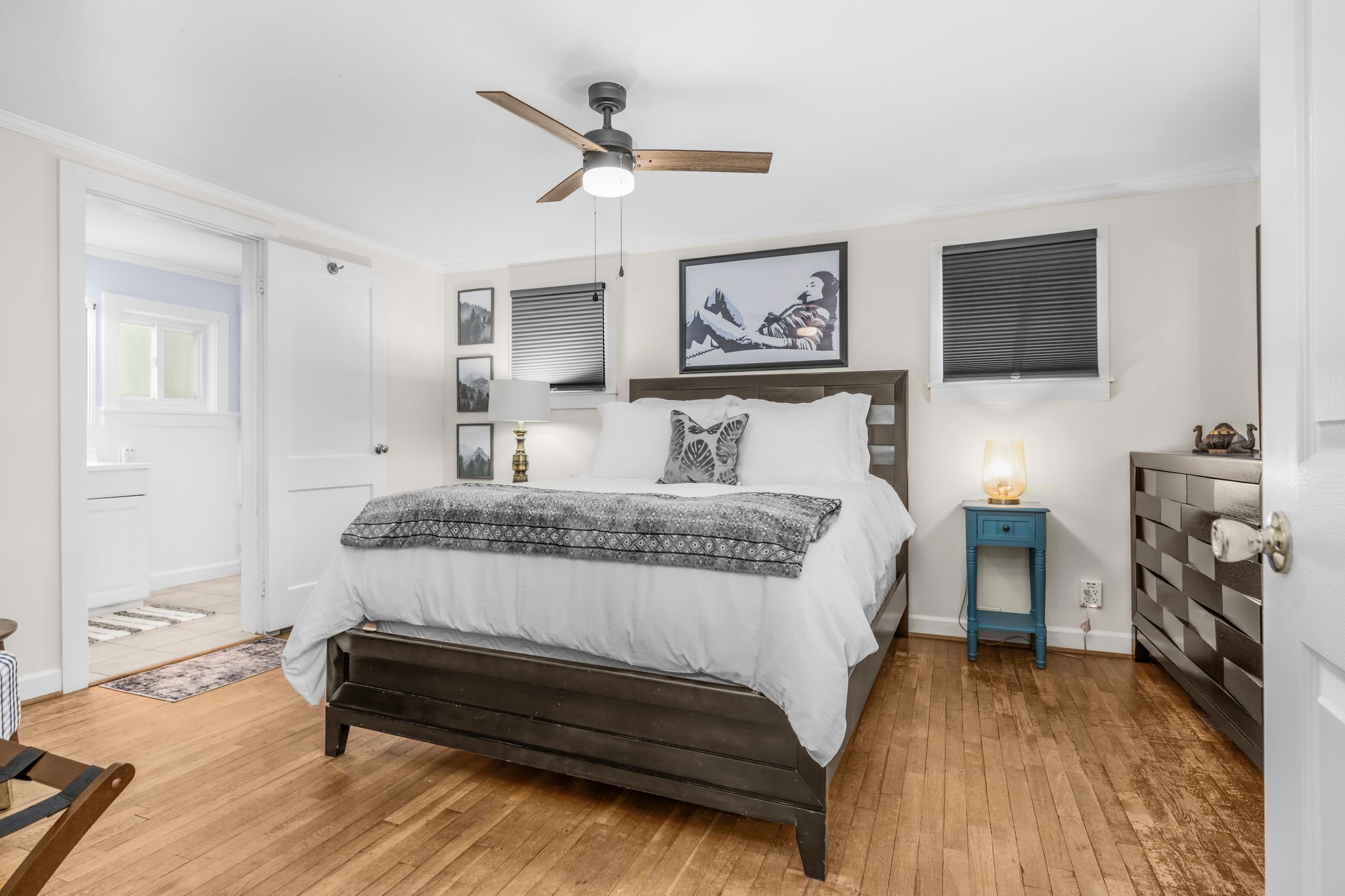 2 chambres, fer et planche à repasser, Wi-Fi, draps fournis