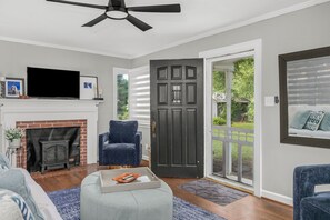 TV, fireplace - Charming Ardmore Bungalow I 2BR + Bonus Room I 2 Bath I Spacious Yard (Winston-Salem)