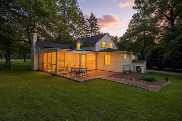 Exterior - Charming Ardmore Bungalow I 2BR + Bonus Room I 2 Bath I Spacious Yard (Winston-Salem)